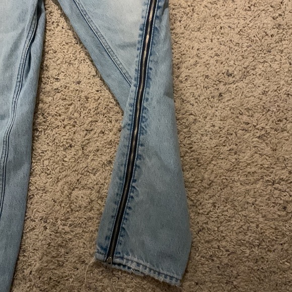 A&F High Rise Mom Jean, size 6R - Picture 2 of 4